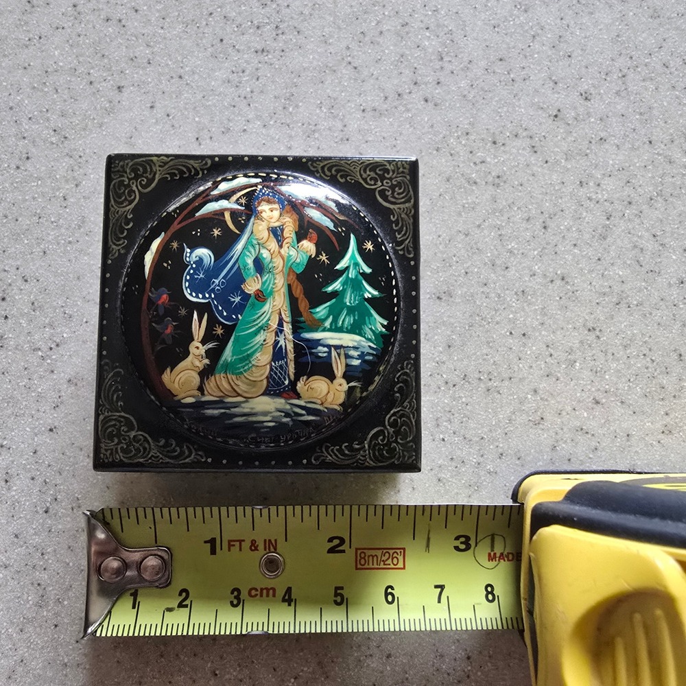 Russian Lacquer Box Snegurochka Snow Maiden Hand Painted Trinket Box Vintage - Picture 11 of 12